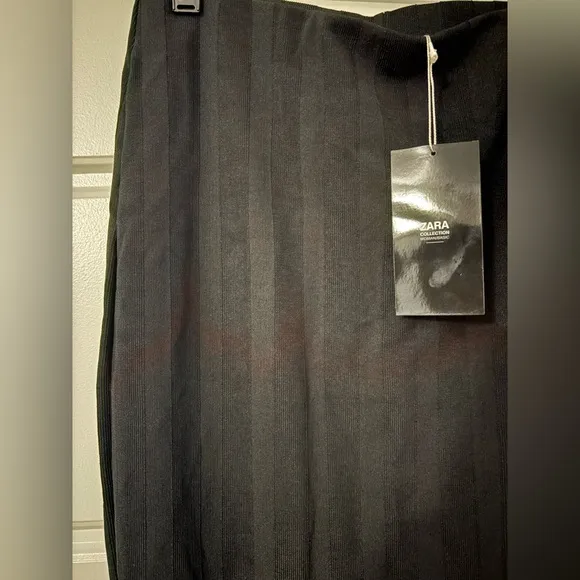 NWT Zara Black Straight Striped Simple Pencil Stretch Chic Midi Skirt Medium M