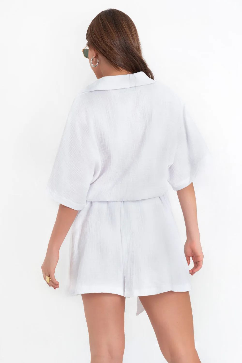 Playsuit fit fluido manga corta con cinturón