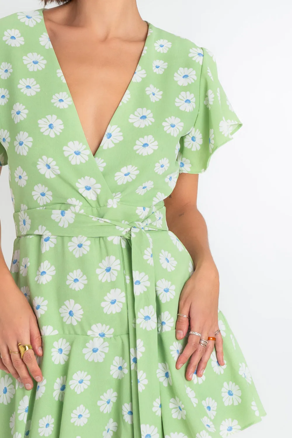 Playsuit floral de manga corta con olanes