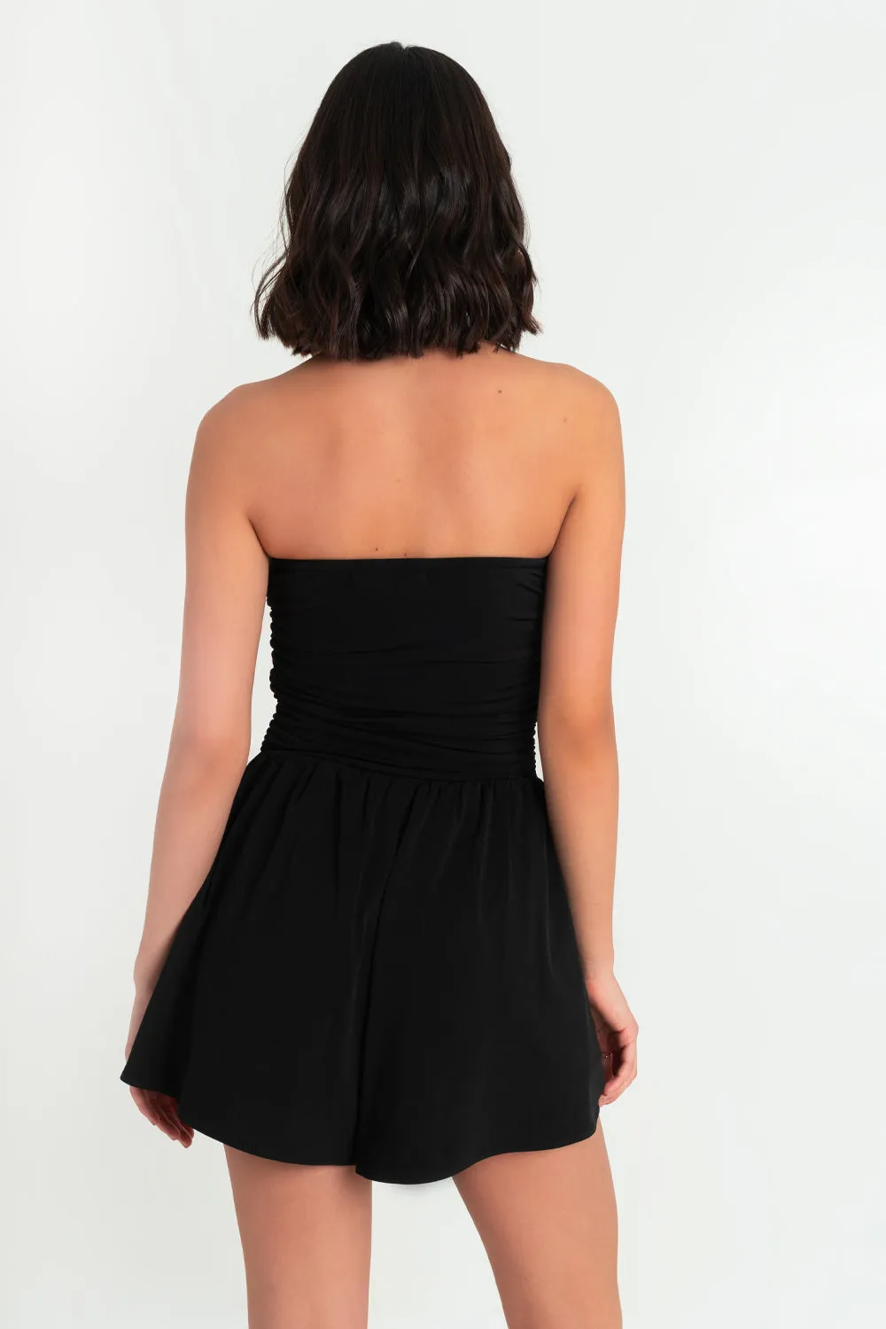 Playsuit strapless escote recto plisados olanes