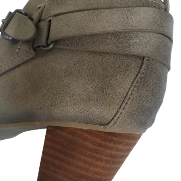 Report Caroline Buckle Ankle Bootie Boot Shoe 7 Taupe