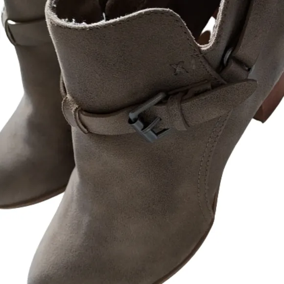 Report Caroline Buckle Ankle Bootie Boot Shoe 7 Taupe