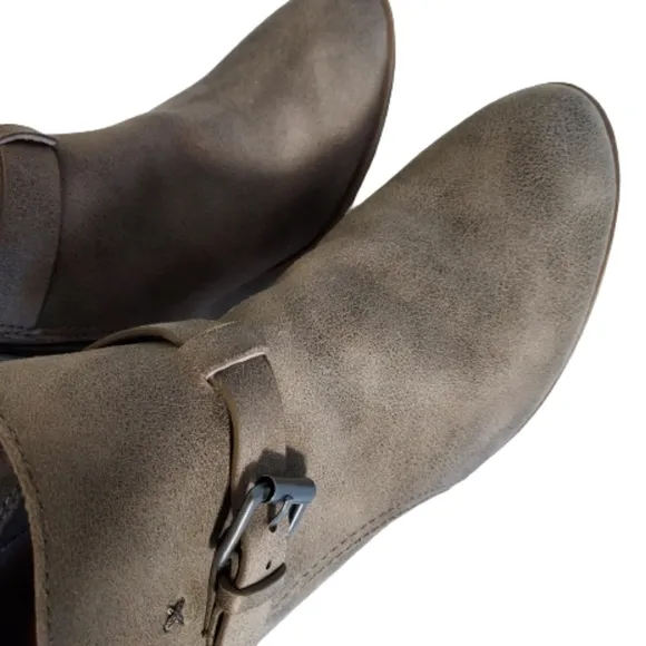 Report Caroline Buckle Ankle Bootie Boot Shoe 7 Taupe