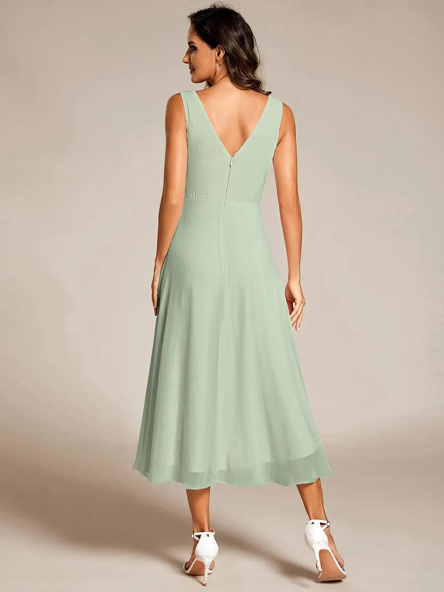 Robe d'invité de mariage élégante en mousseline de soie plissée sans manches à col en V