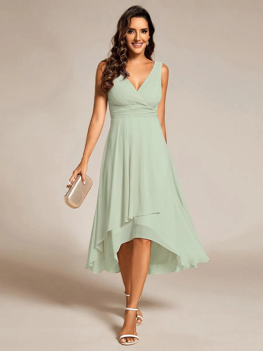 Robe d'invité de mariage élégante en mousseline de soie plissée sans manches à col en V